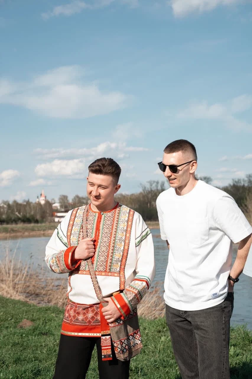Два мужчины на прогулке