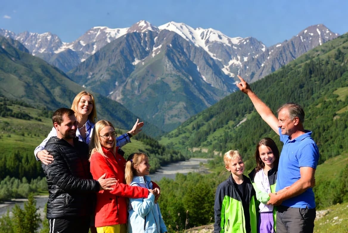 Куда поехать в горы летом в России