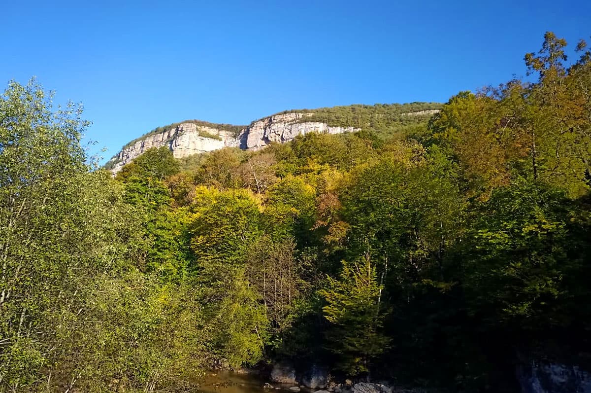 Обзорная экскурсия по поселку Мезмай, водопады реки Каменка.