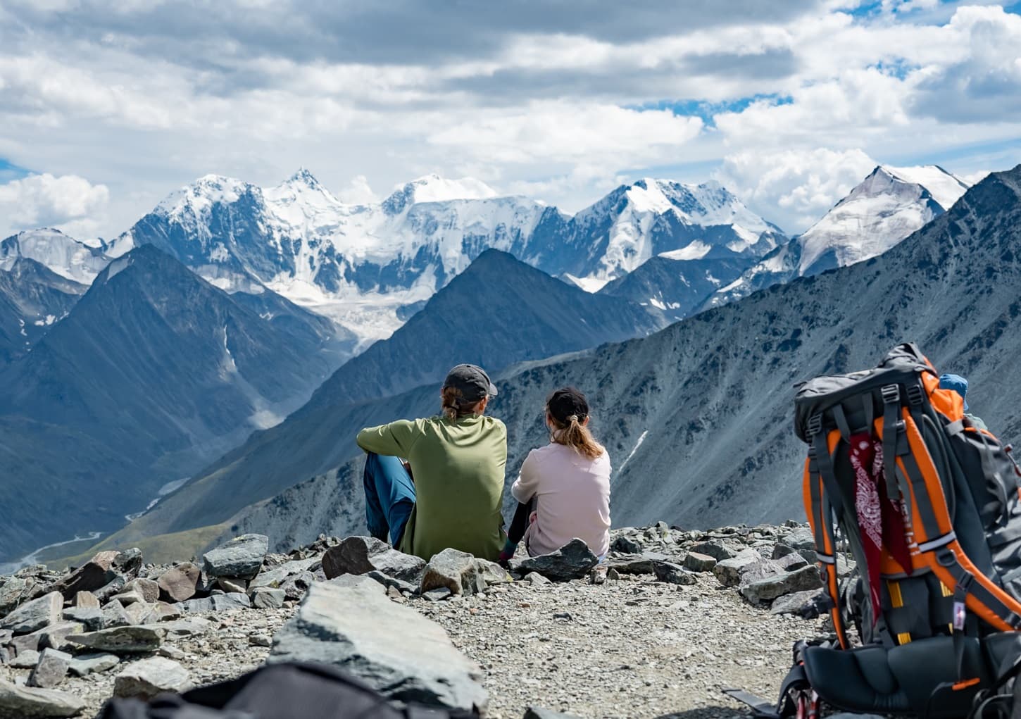 Пеший поход к Белухе с вьючными лошадьми