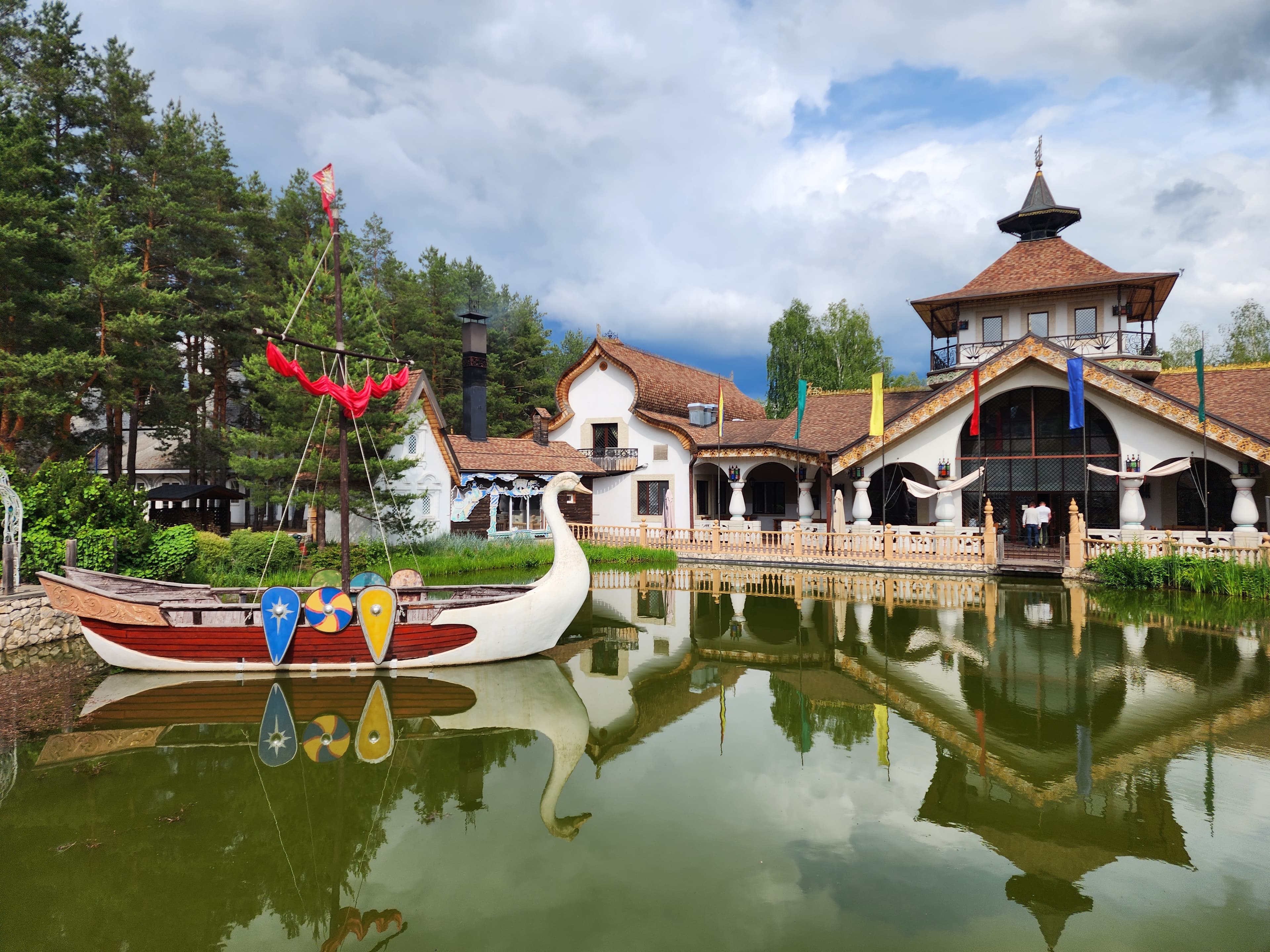 Кремль, музей шоколада, Рыбацкая деревня, комплекс "В некотором царстве", термы