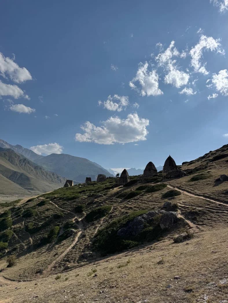 Парапланы. Гора Зинке. Город Мёртвых.