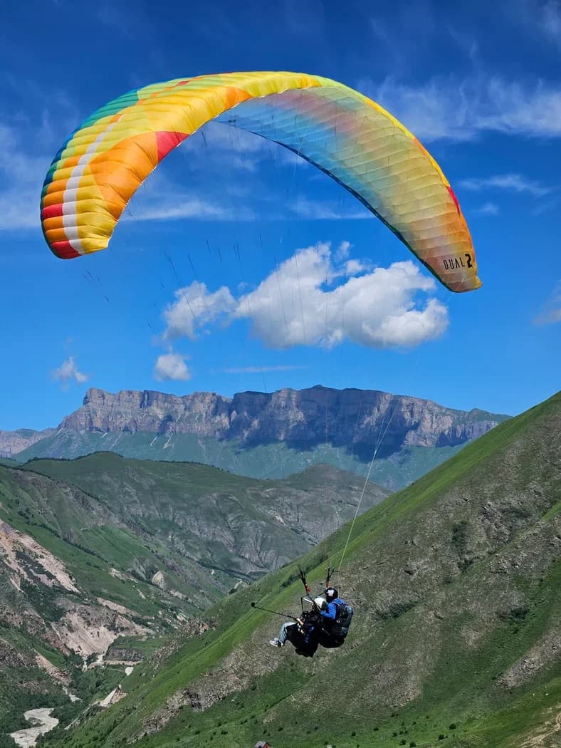 Парапланы. Гора Зинке. Город Мёртвых.