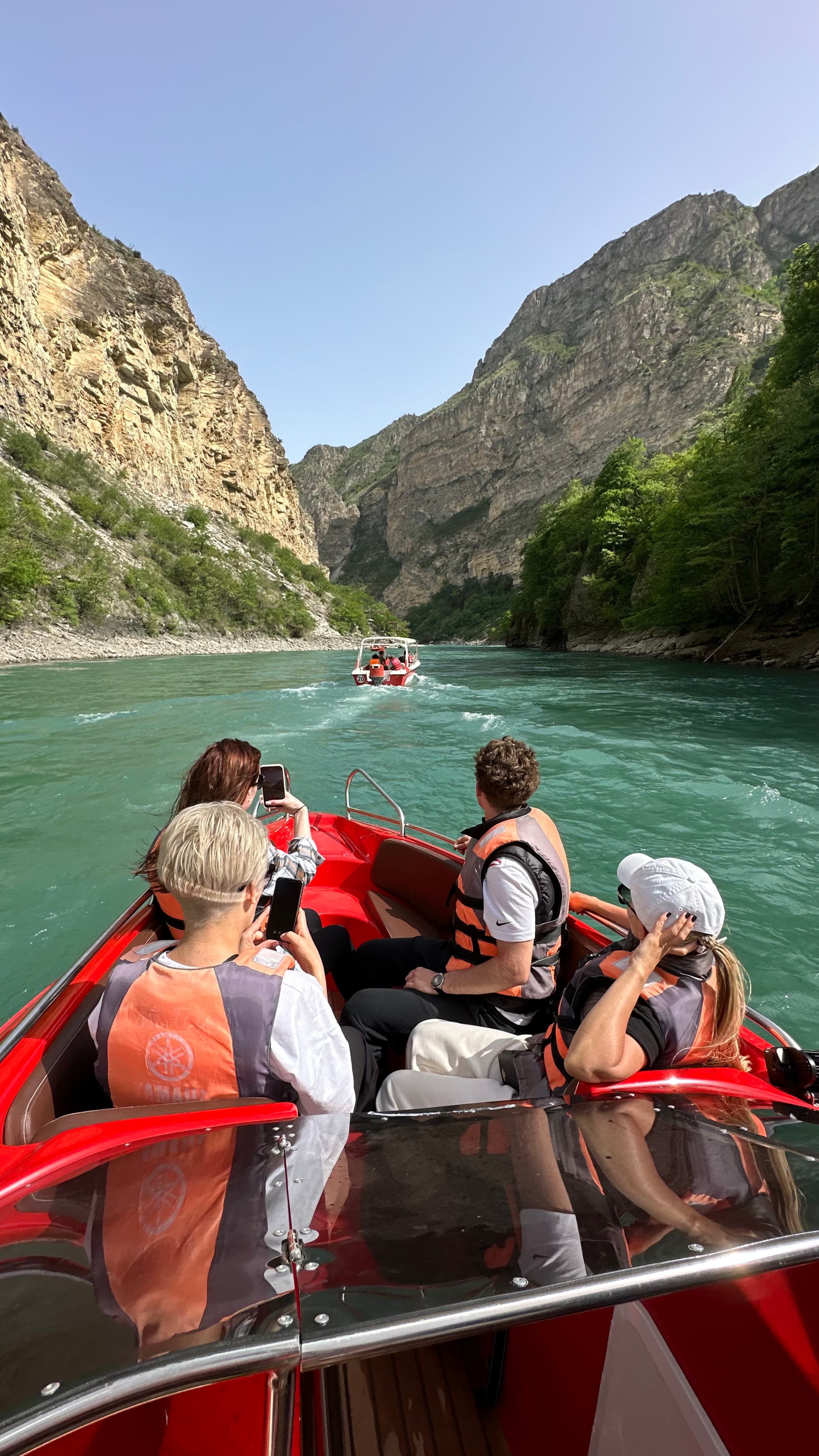 Бархан Сарыкум, Пещера Нохъо, Сулакский каньон