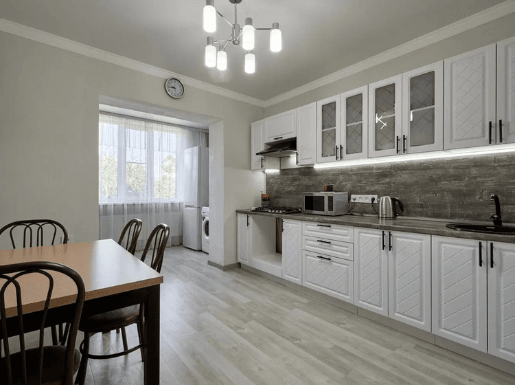 Большой дом напротив Горы-Кольцо