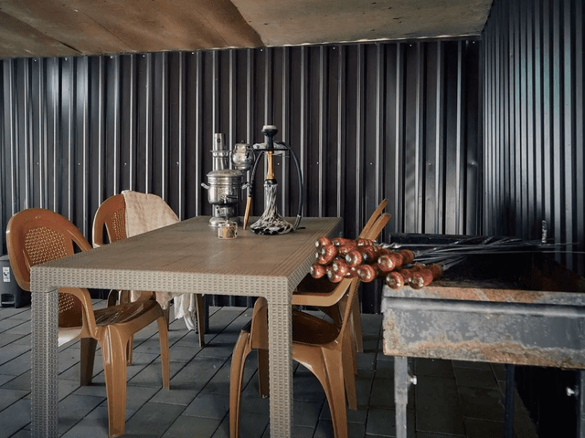 Большой дом напротив Горы-Кольцо