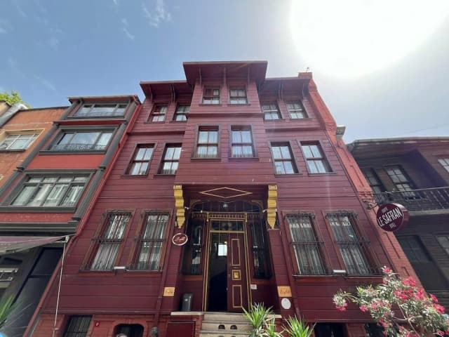 Отель Le Safran Suite 3*