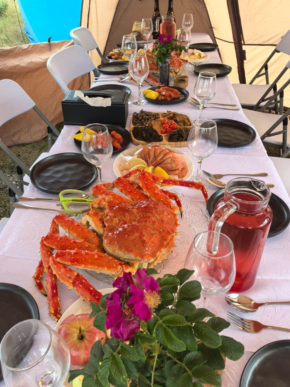 Встреча в аэропорту г. Южно-Сахалинск. Приветственный ужин на берегу охотского моря.