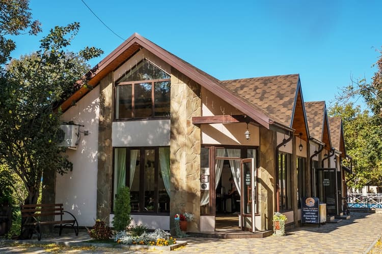 Парк Хаджох, Терем у реки, Господин постоялец