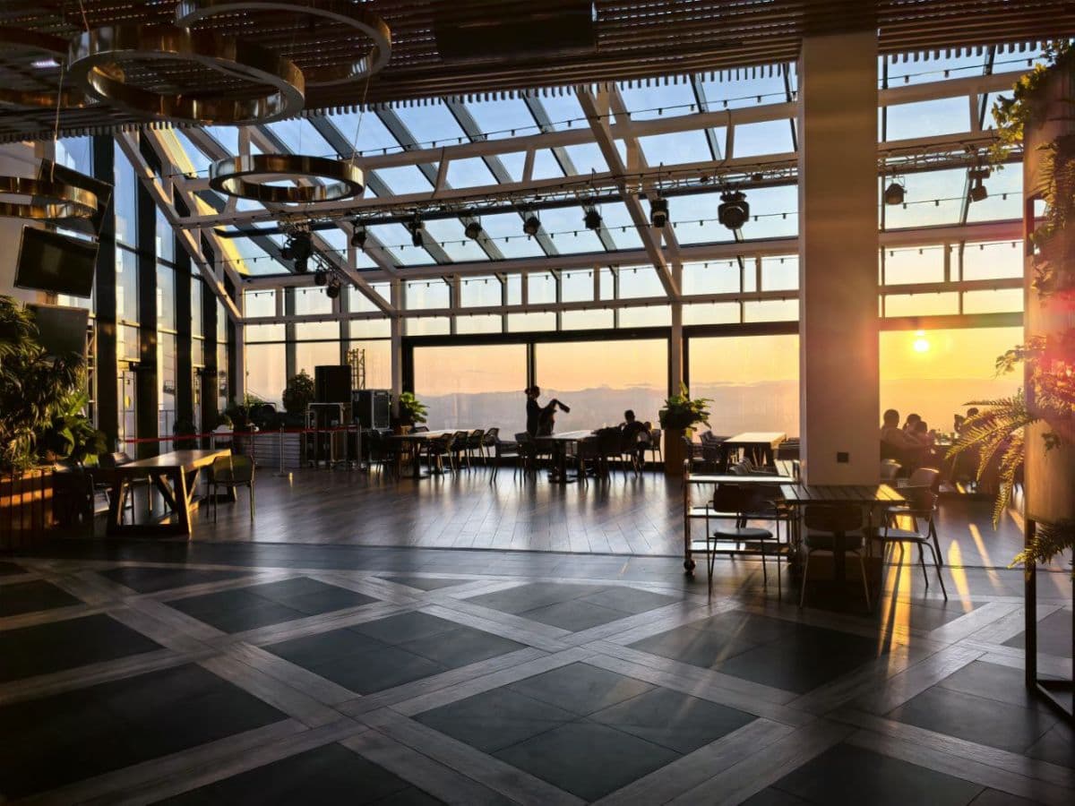 Встреча в аэропорту. Знакомство с городом (небольшая обзорная экскурсия).