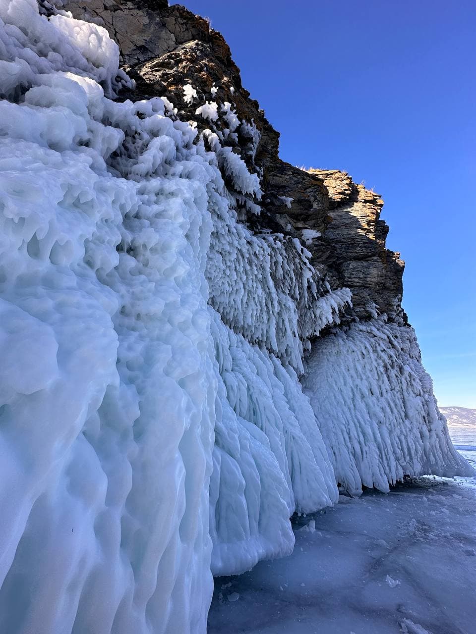 Однодневный тур на остров Ольхон из Иркутска (Листвянки) с обедом, по чистому льду. - фото 6