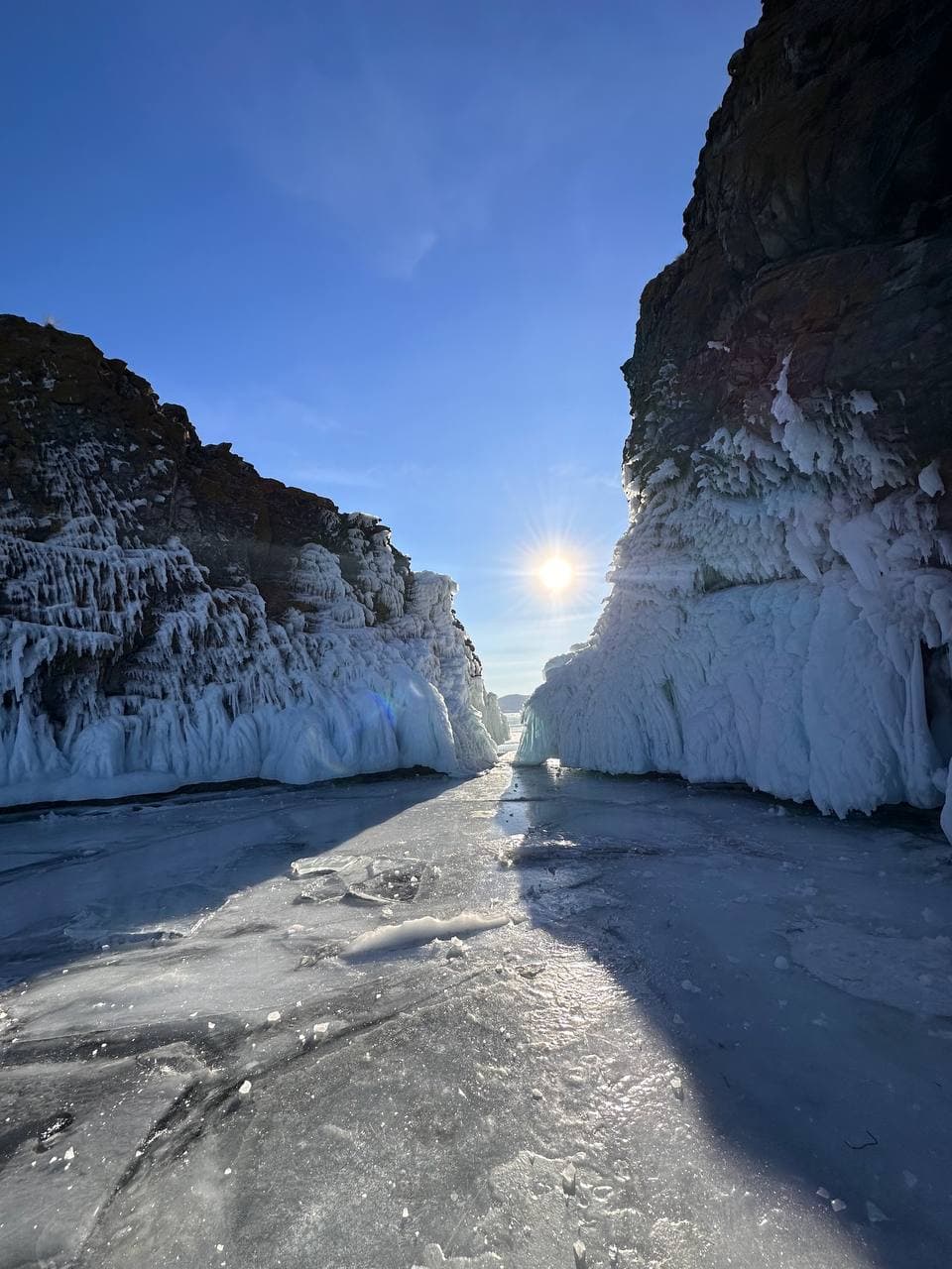 Однодневный тур на остров Ольхон из Иркутска (Листвянки) с обедом, по чистому льду. - фото 7