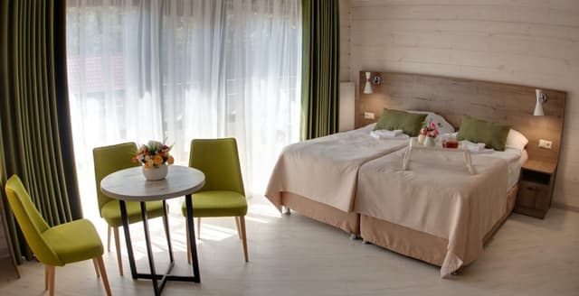 Парк Хаджох, Господин постоялец, Белла, Терем у реки (с доплатой)