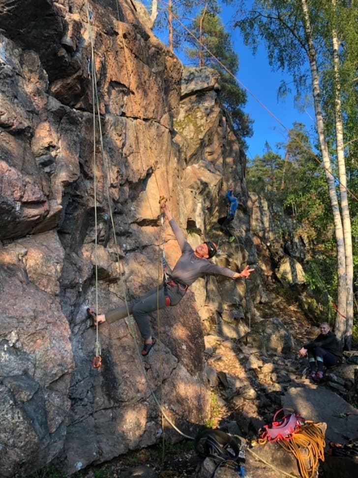 Ястребиное. Поход из Петербурга со скалолазанием и тарзанкой - фото 2