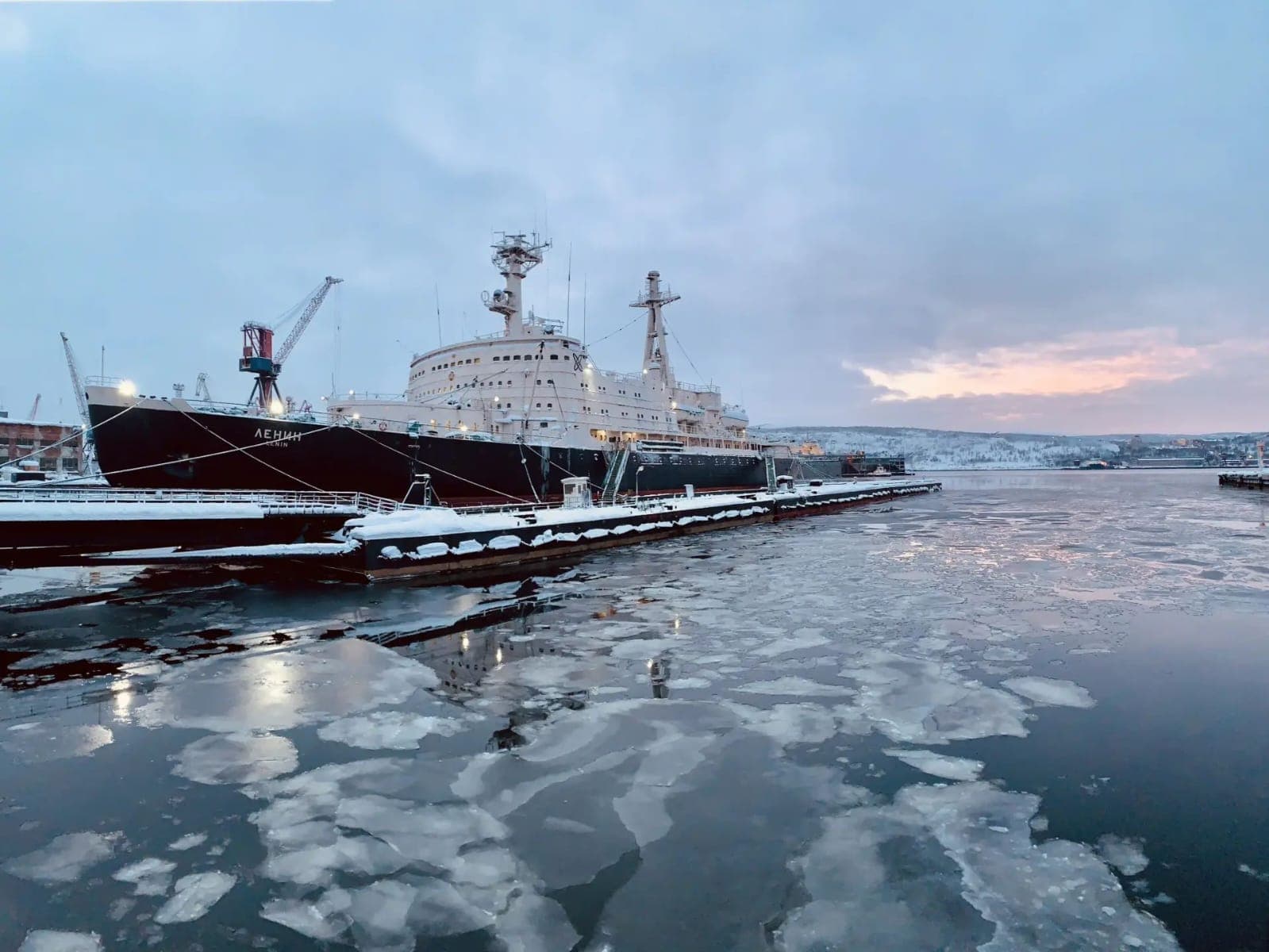 Обзорная экскурсия по Мурманску - Морской вокзал - Ледокол «Ленин» - Западный берег Кольского залива