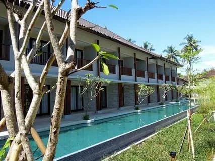 Grand Whiz Hotel Nusa Dua  или Bali Relaxing Resort and Spa