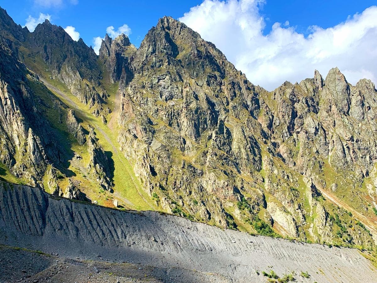 Пеший тур «Горная Дигория: ледники, водопады и тайны Осетии» - фото 1