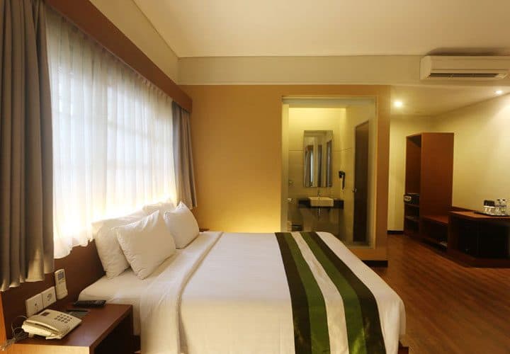 Grand Whiz Hotel Nusa Dua  или Bali Relaxing Resort and Spa