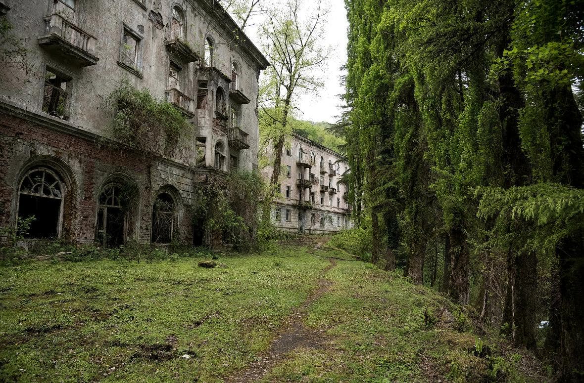 Абхазия за 4 дня: Шлыпра, водопады, города-призраки и море - фото 1