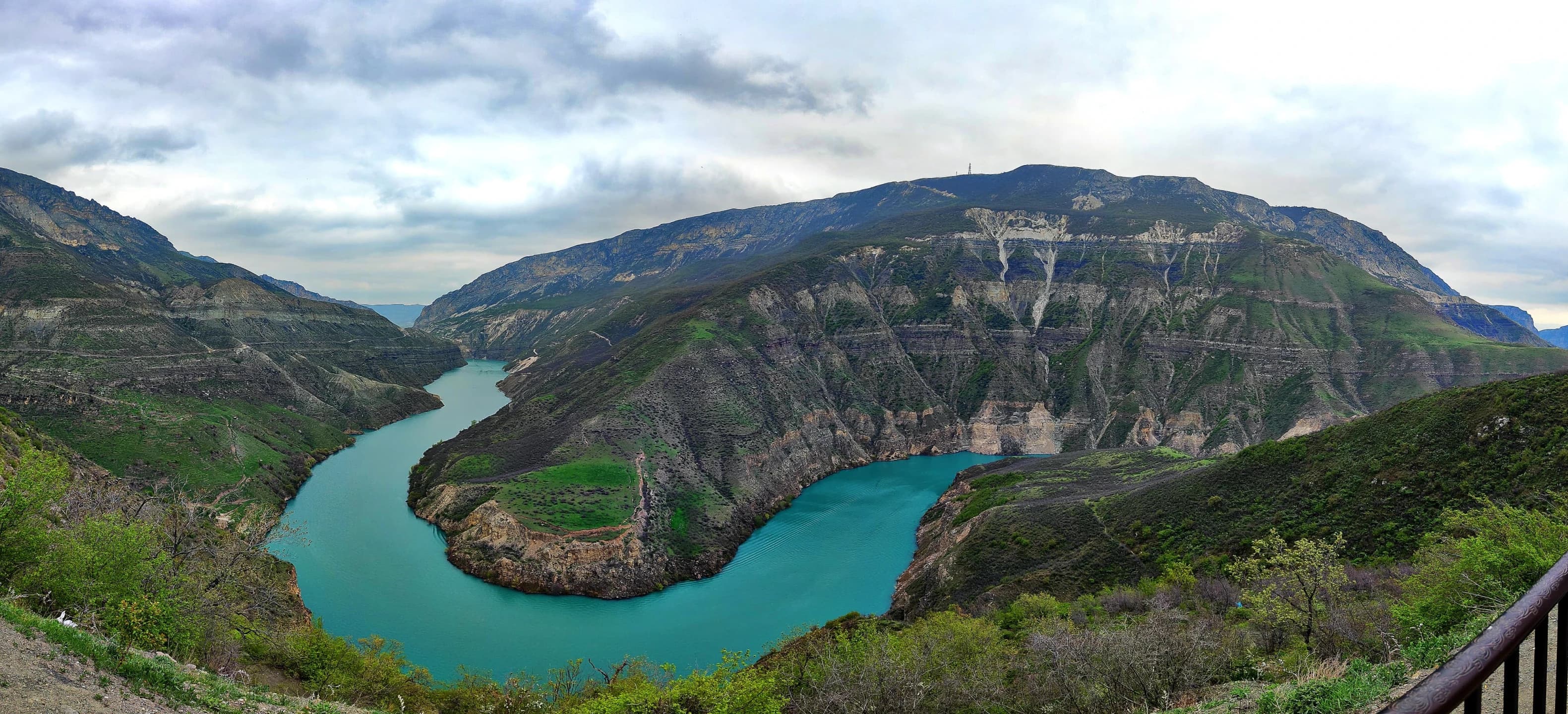 Катера, бархан Сарыкум и Чиркейское водохранилище
