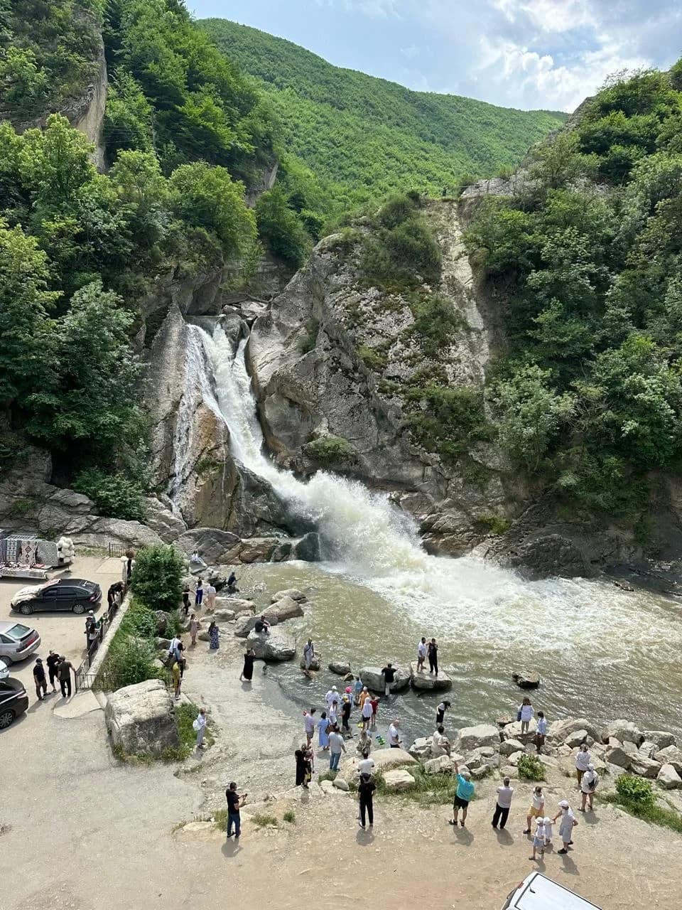 Древняя крепость, Ханагский водопад и экраноплан "Лунь"
