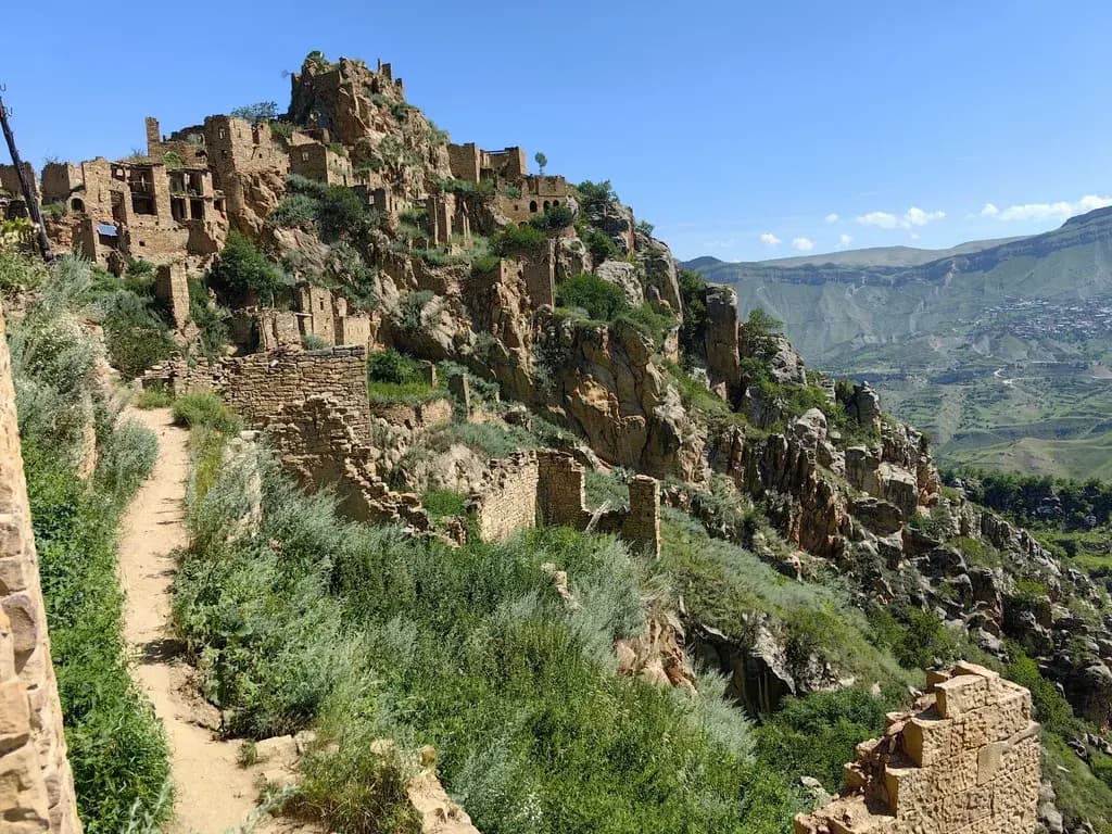В Аул-призрак Гамсутль и Салтинский водопад - фото 7