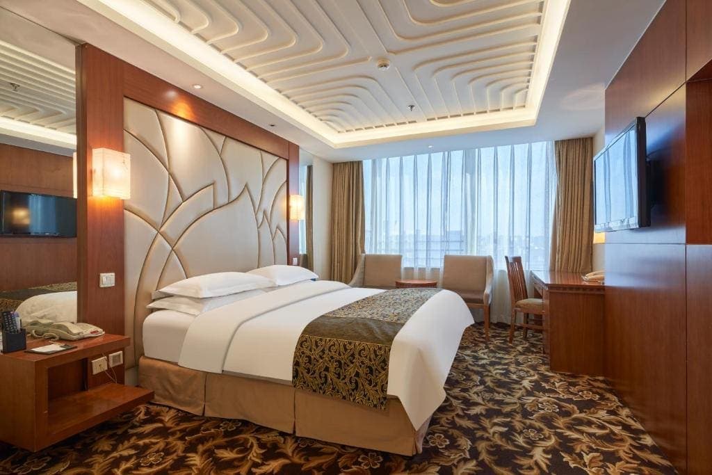 Howard Johnson Paragon Hotel