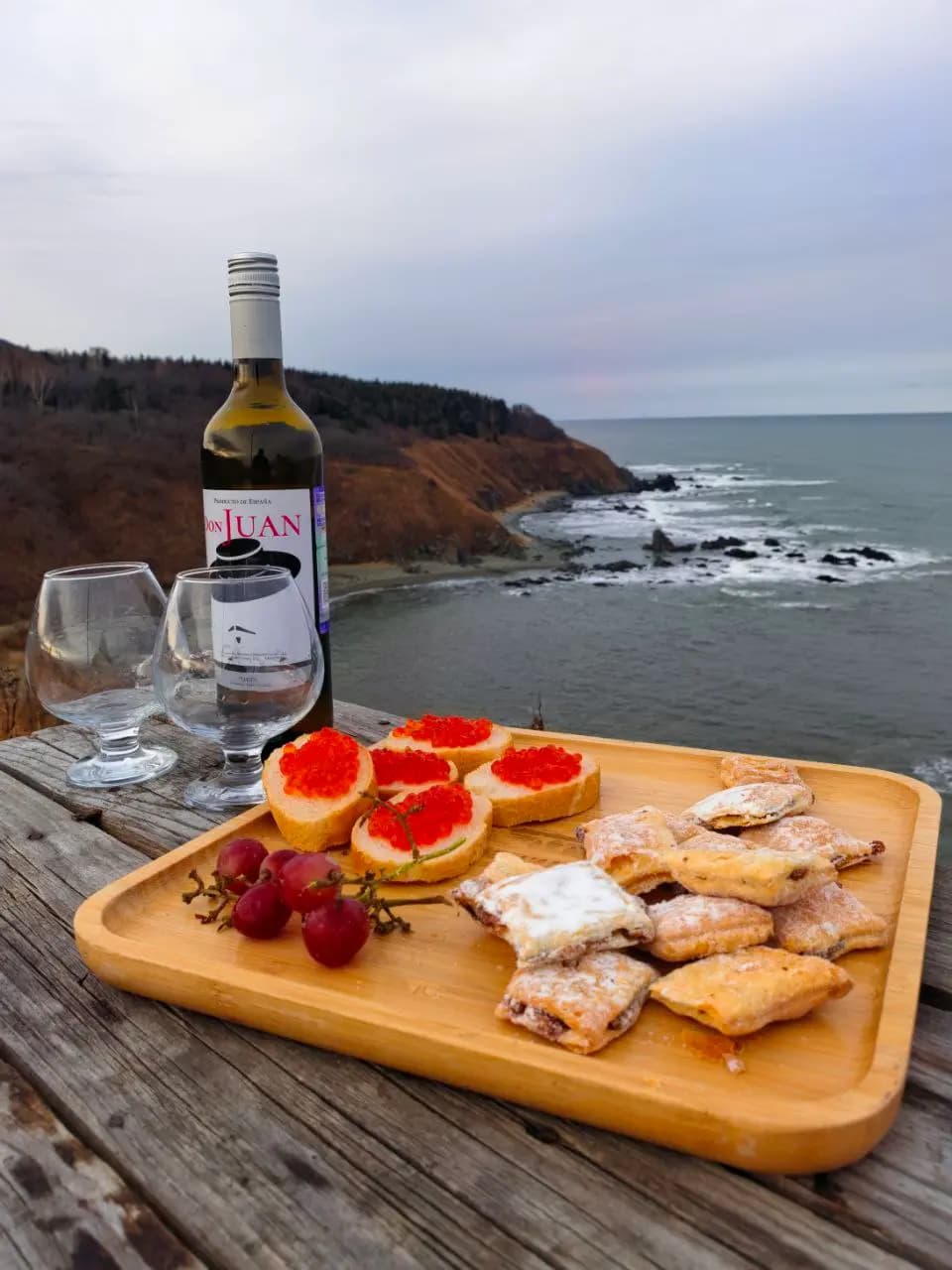 Янтарный пляж, Быковские пороги и мыс Острый
