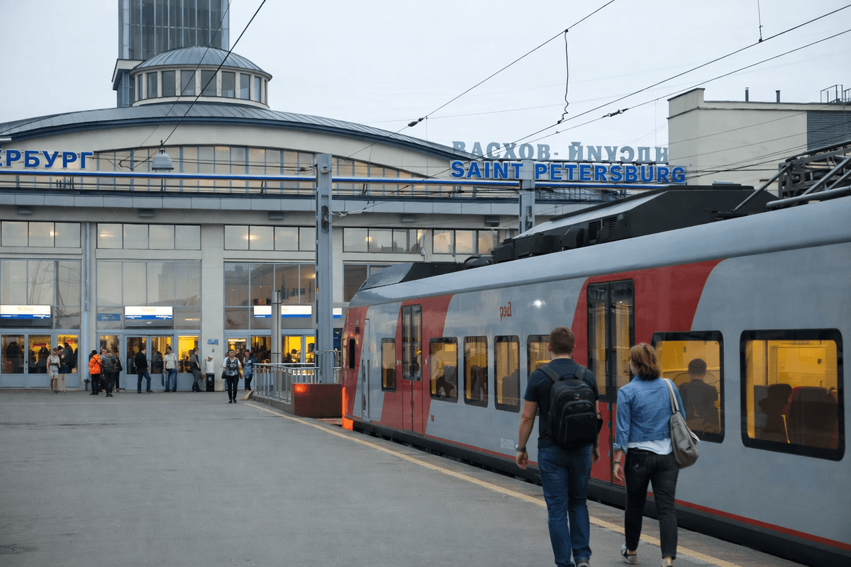 Куда уехать на электричке на выходные из Петербурга