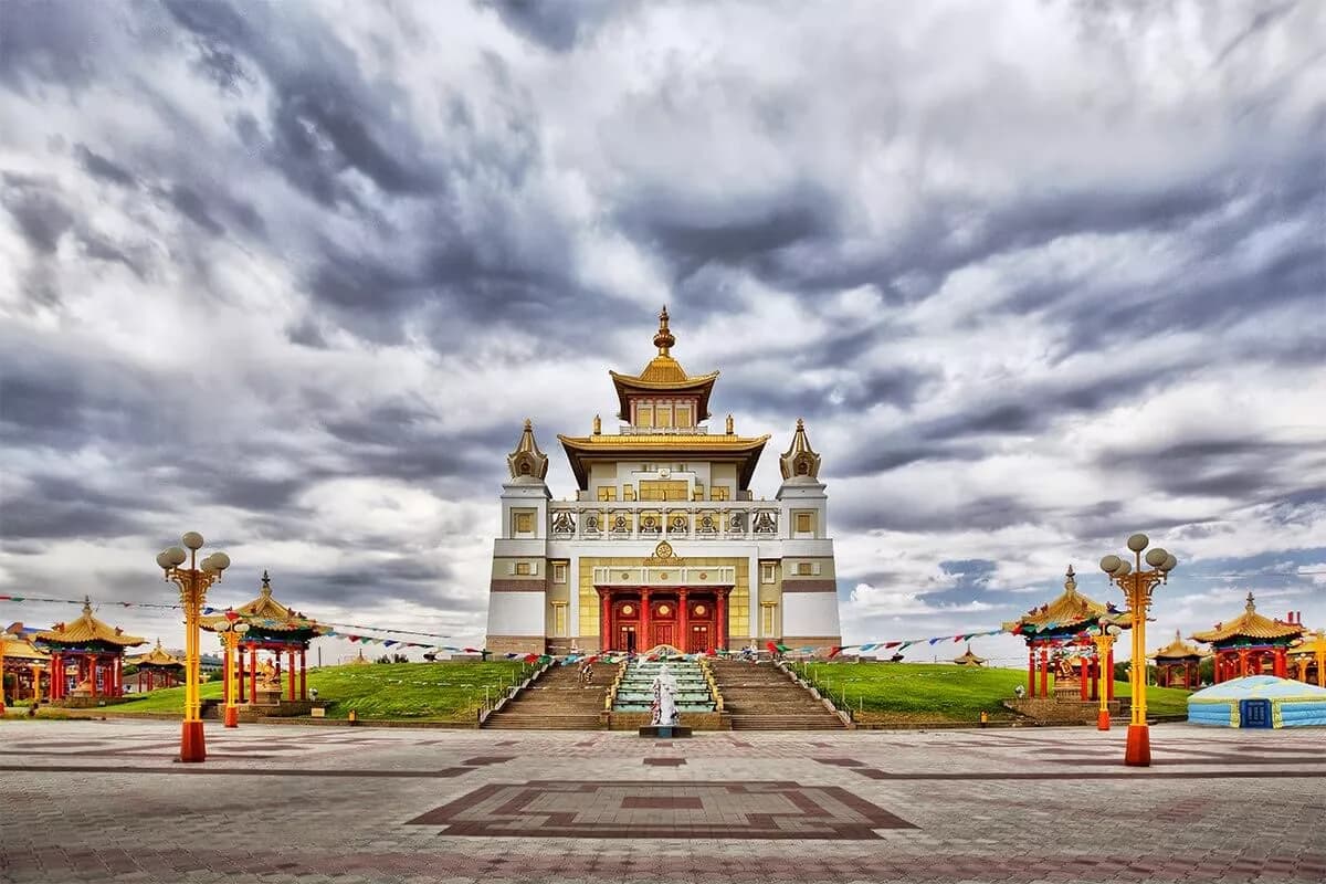 Частица Азии в Европе: сити-тур в Элисте