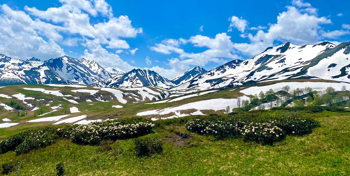 Май в Архызе