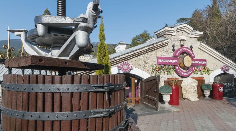 Дегустация вин в Массандре ( винодельческий завод Массандра) - фото 9