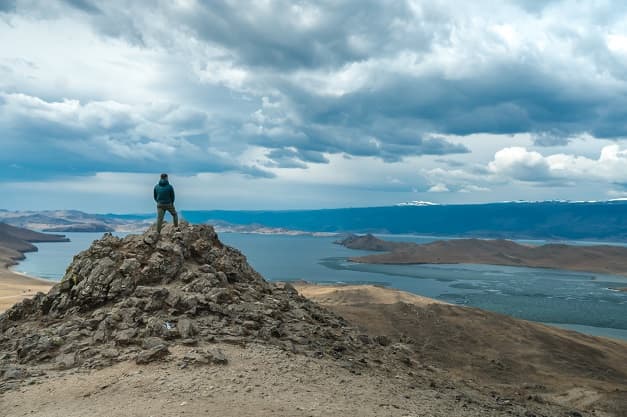 За уходящим льдом Байкала