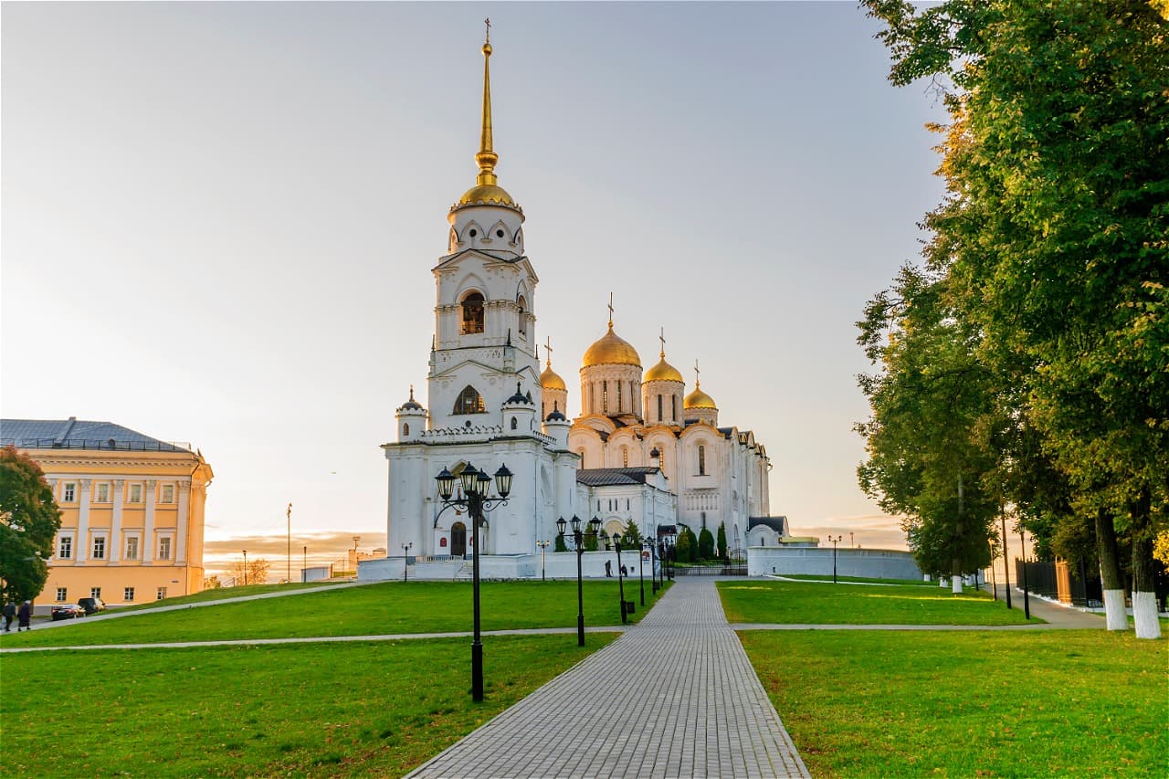 От белокаменных храмов и хрустальных гранях: тур с ретропоездом - фото 3
