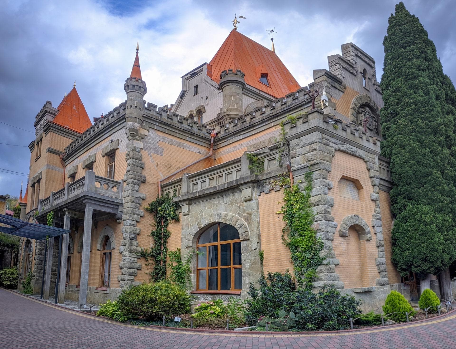 «Карнавал ирисов» в Крыму: Ялта, Утёс, Оползнево, Форос, Бахчисарай - фото 2