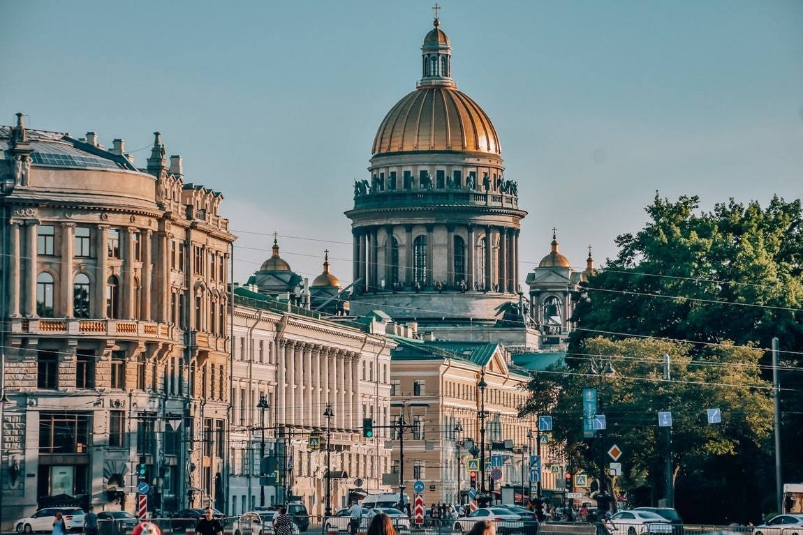 50 мест, куда сходить в Петербурге летом 2025: от завтраков до закатов