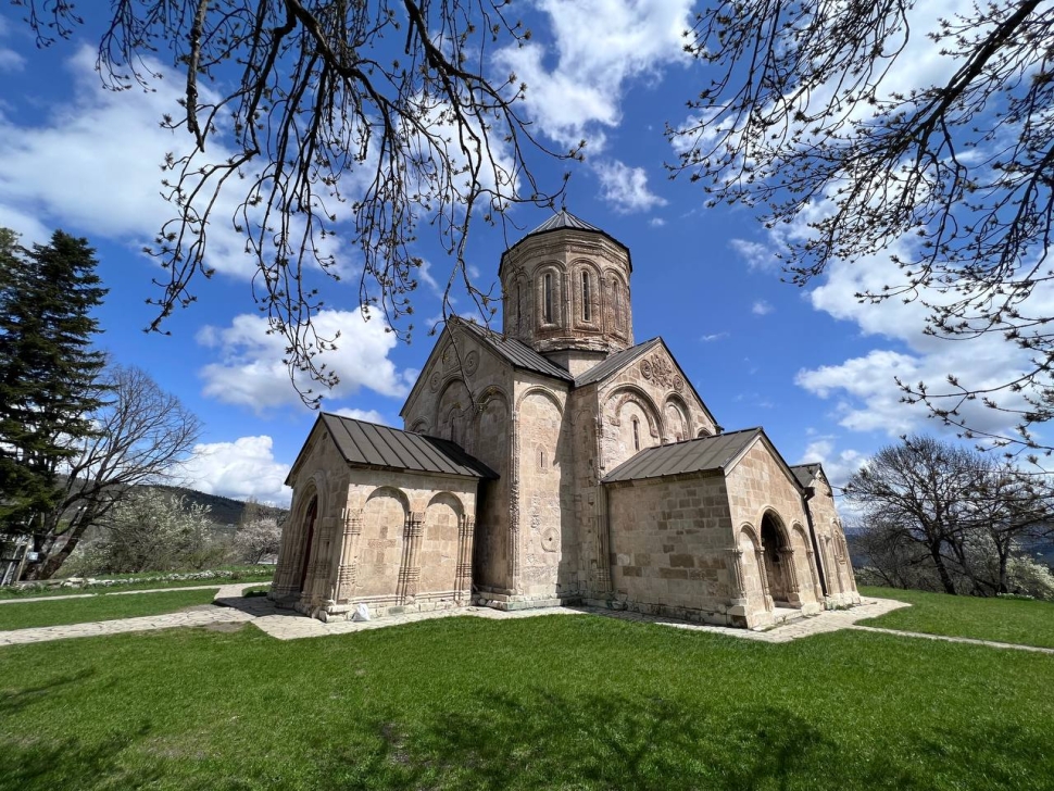Царица Тамара с морем, Грузия