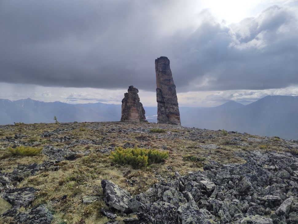 Северные кисиляхи Оймяконья, озеро Хороту и наледь Тарыннаах.