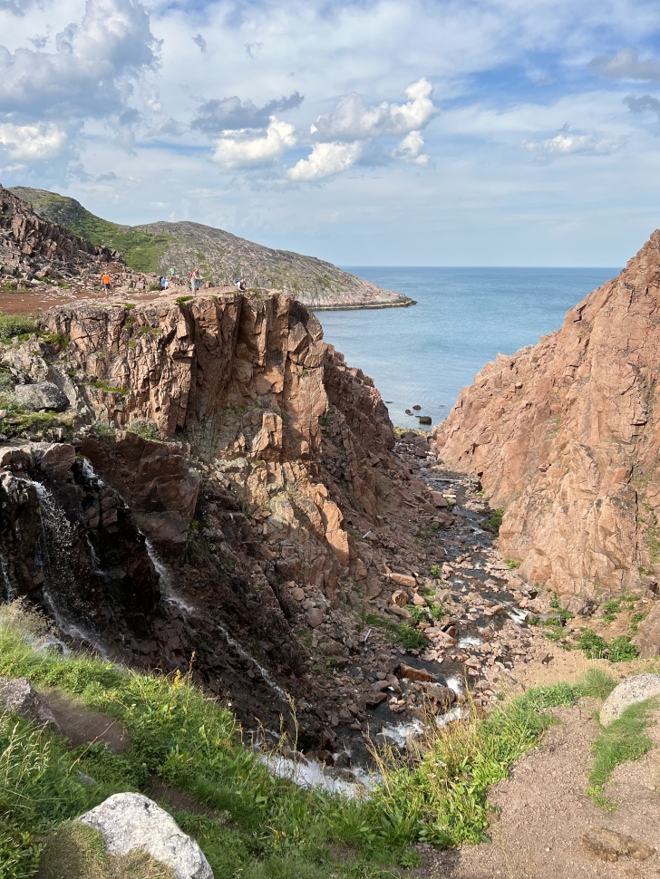 Край стихий: киты, океан, горы, водопады